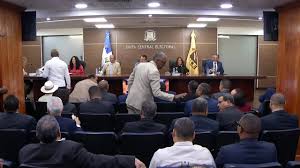 Partidos minoritarios llevan a tribunales reparto de fondos públicos