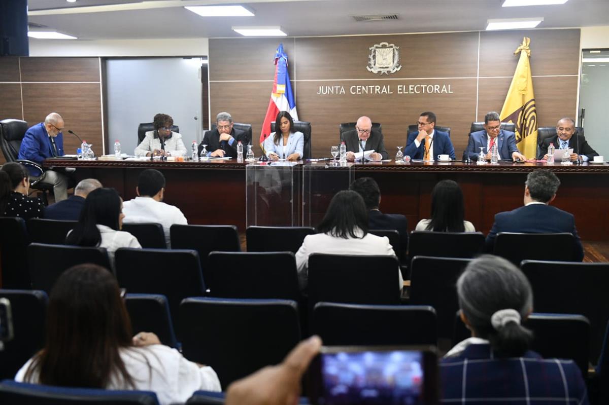 JCE lista para elegir empresa que imprimirá la nueva cédula