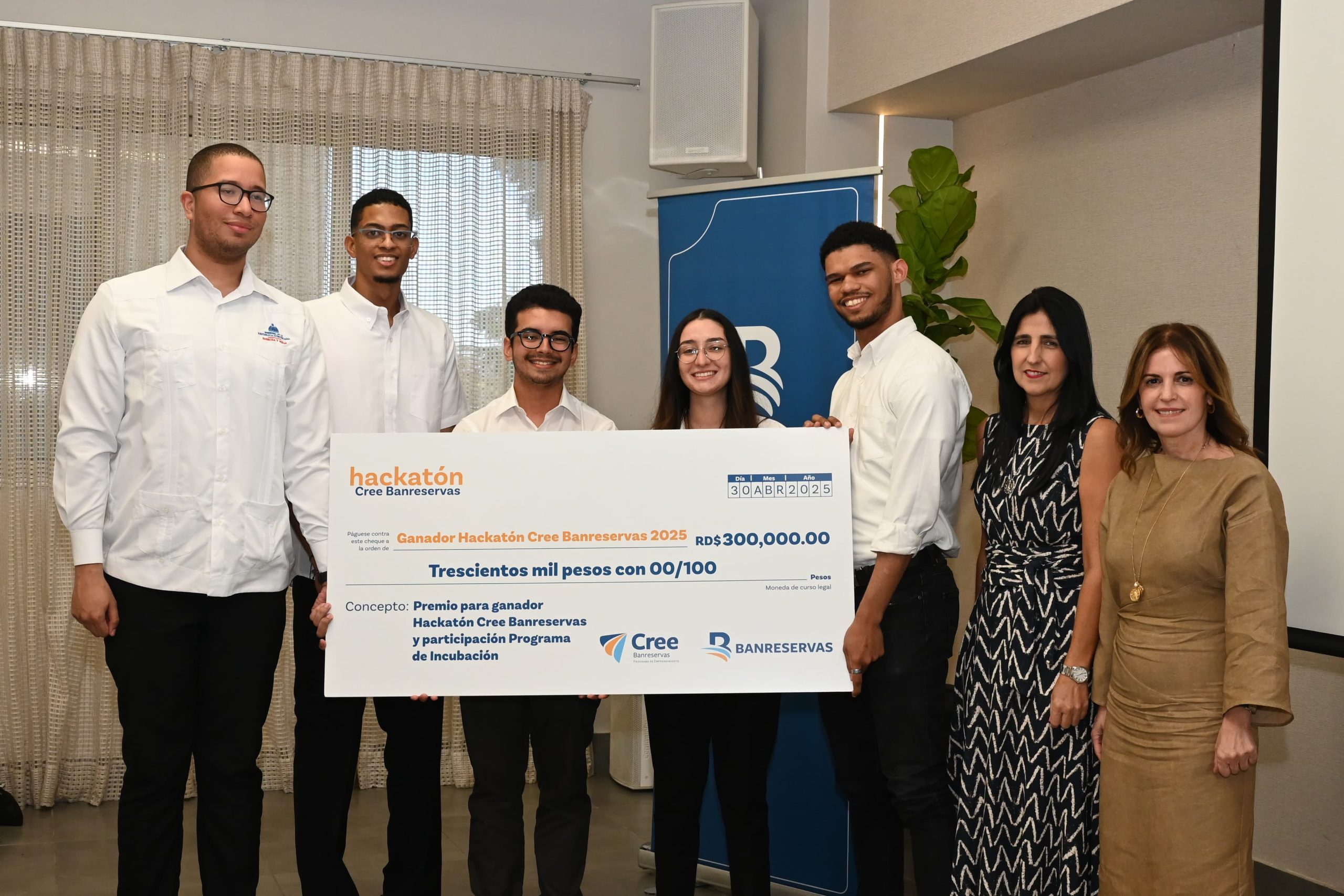 Cinco ideas brillan en el primer Hackatón CREE Banreservas