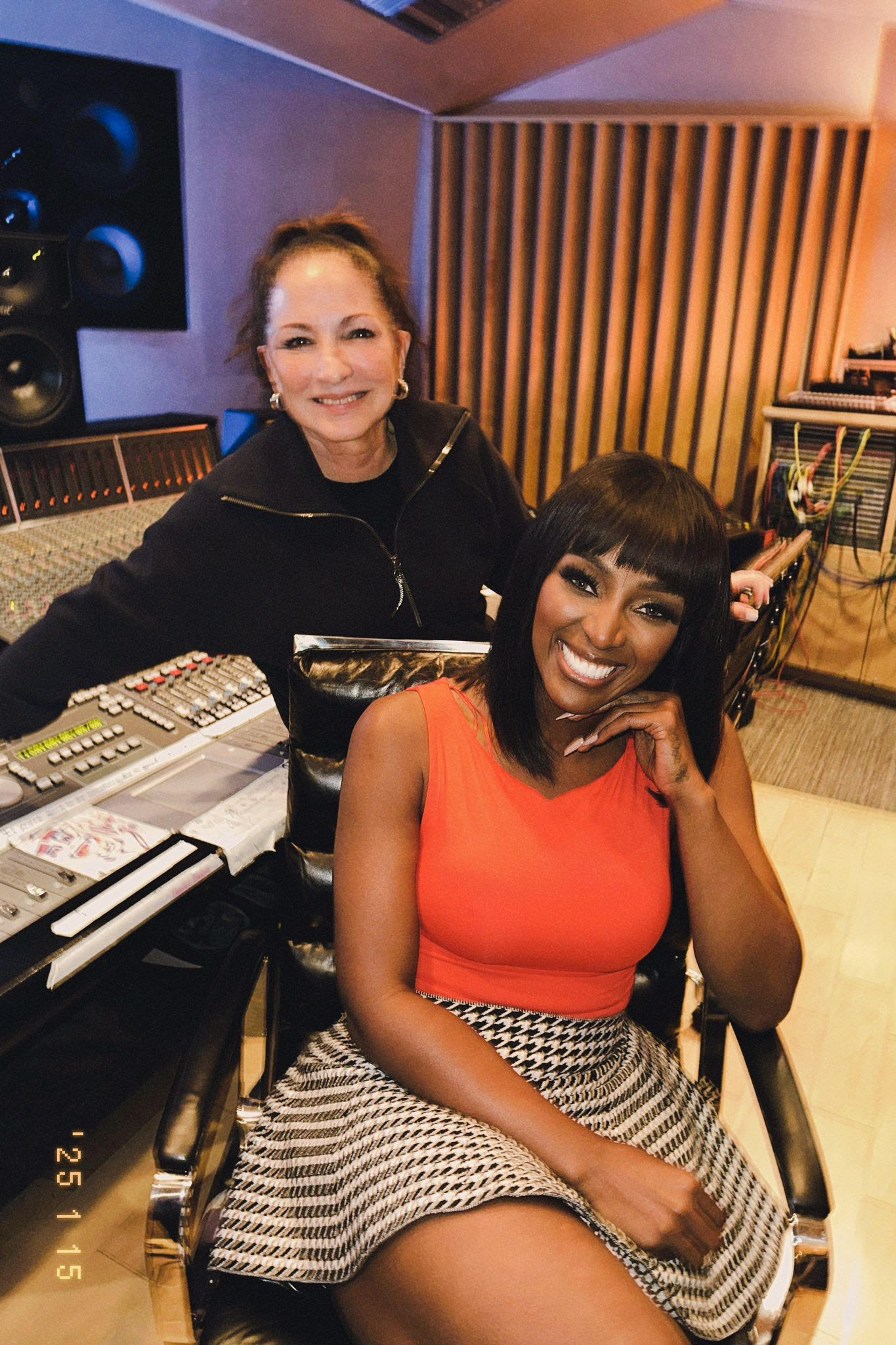 Amara La Negra brilla en nuevo video de Gloria Estefan