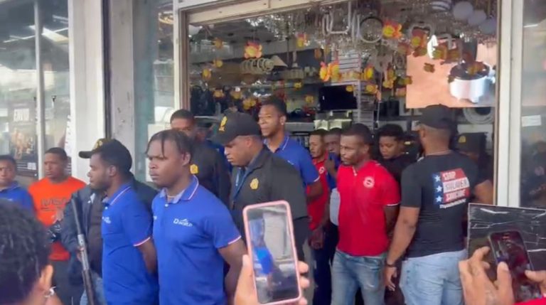 Tensión en tienda de la Duarte tras operativo migratorio de la DGM