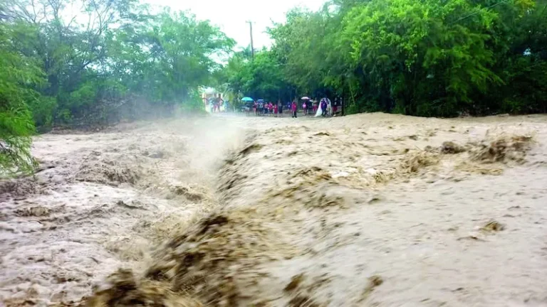 Lluvias dejan comunidades aisladas en Constanza