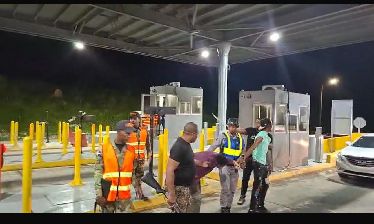 COMIPOL recupera vehículo robado en peaje de Santo Domingo