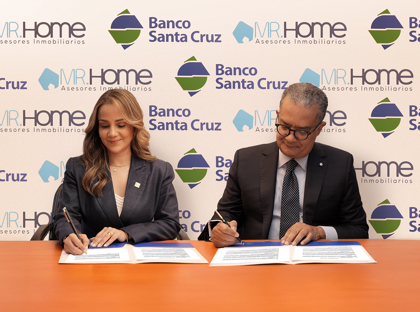 Banco Santa Cruz y Mr. Home se unen por la vivienda dominicana
