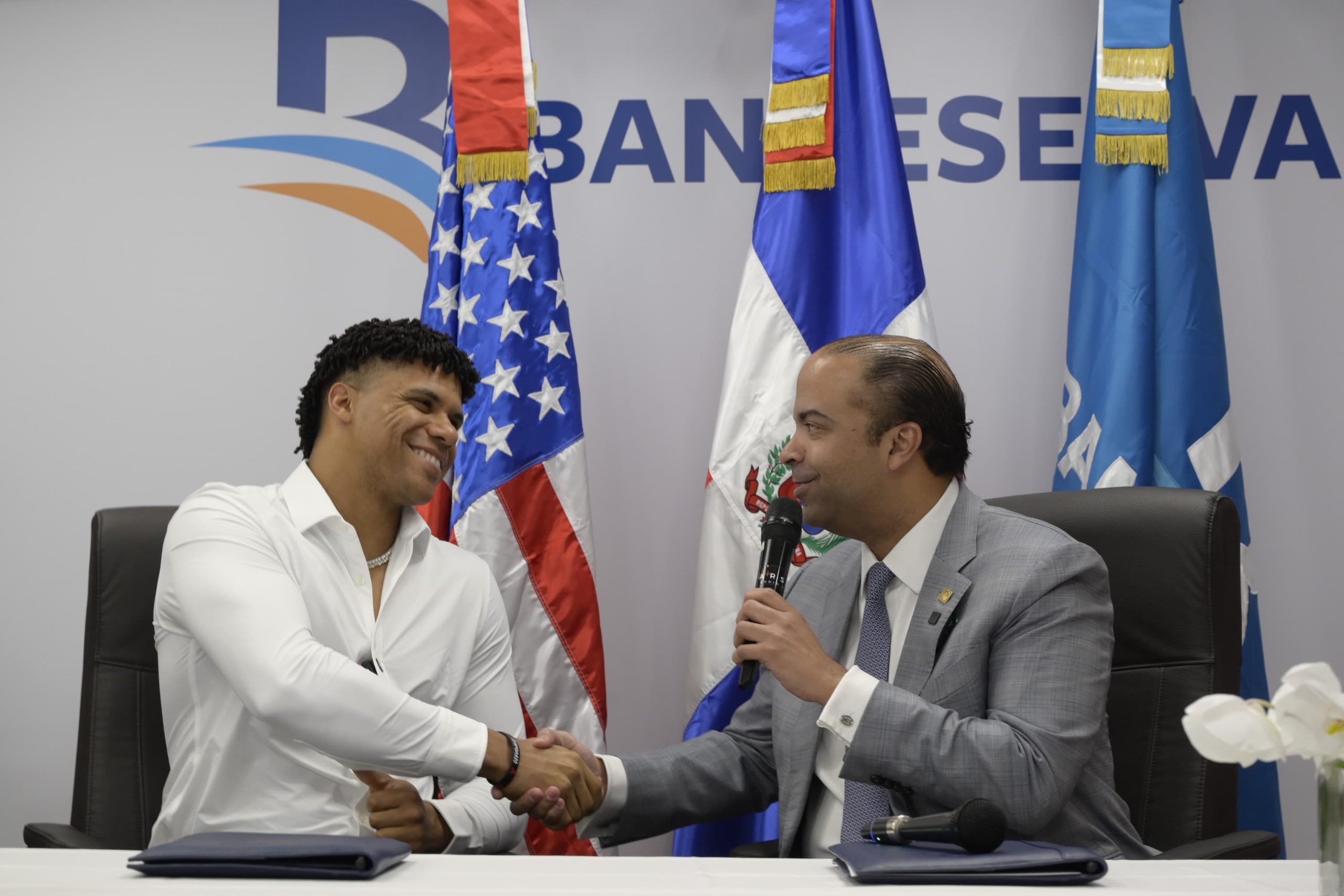 Juan Soto y Banreservas: Orgullo Dominicano en las Grandes Ligas