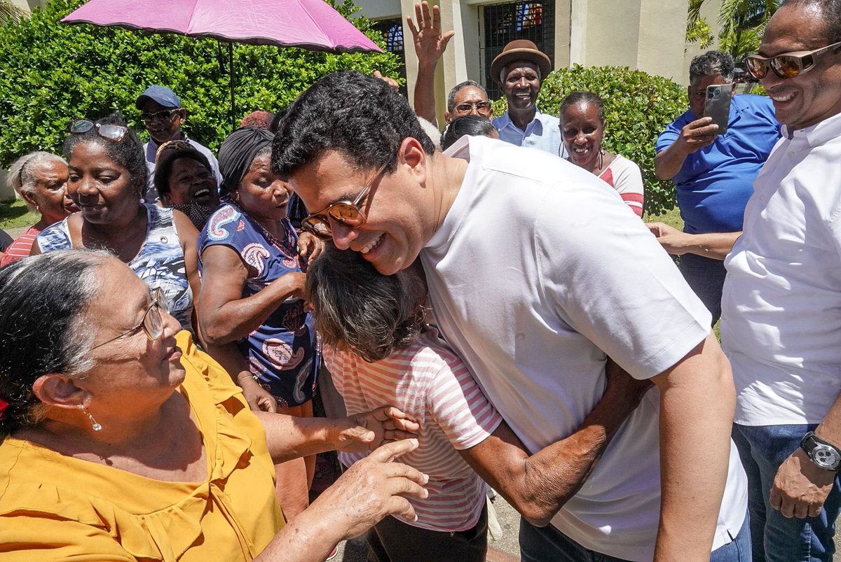 David Collado lleva ayuda a madres de Villa Juana