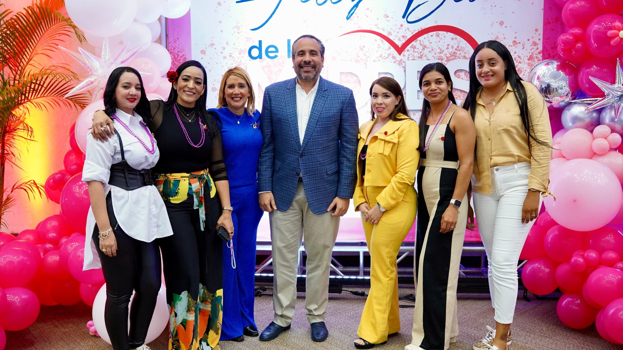 Alberto Rodríguez celebra a las madres del INEFI