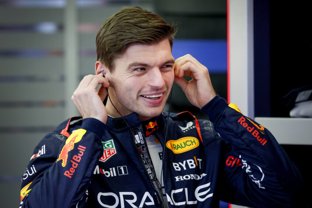Verstappen triunfa en Emilia-Romaña