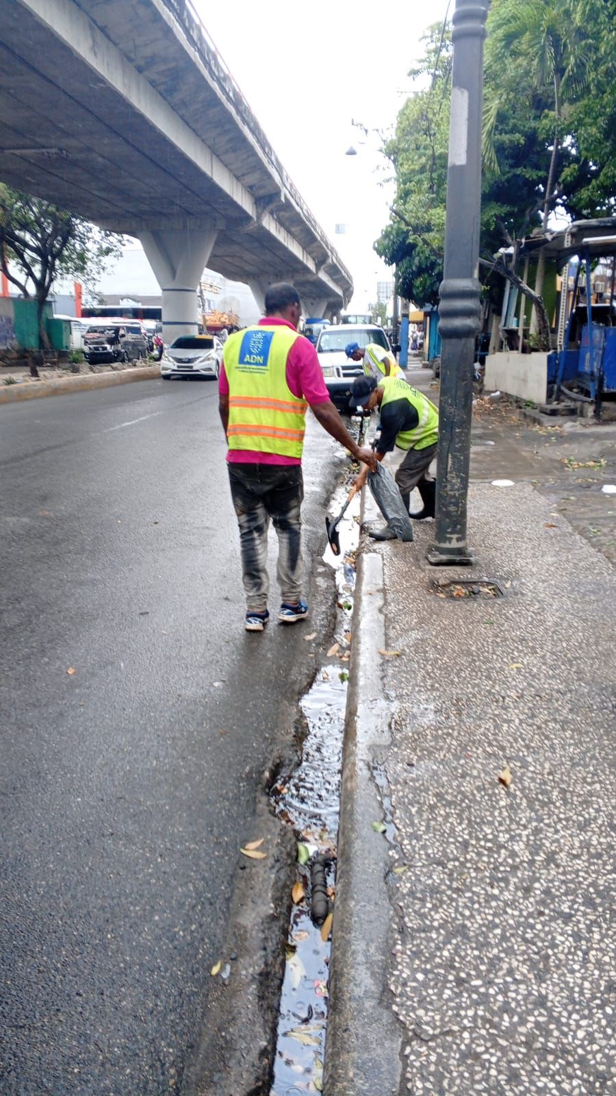 Alcaldía intensifica limpieza preventiva por lluvias en el DN
