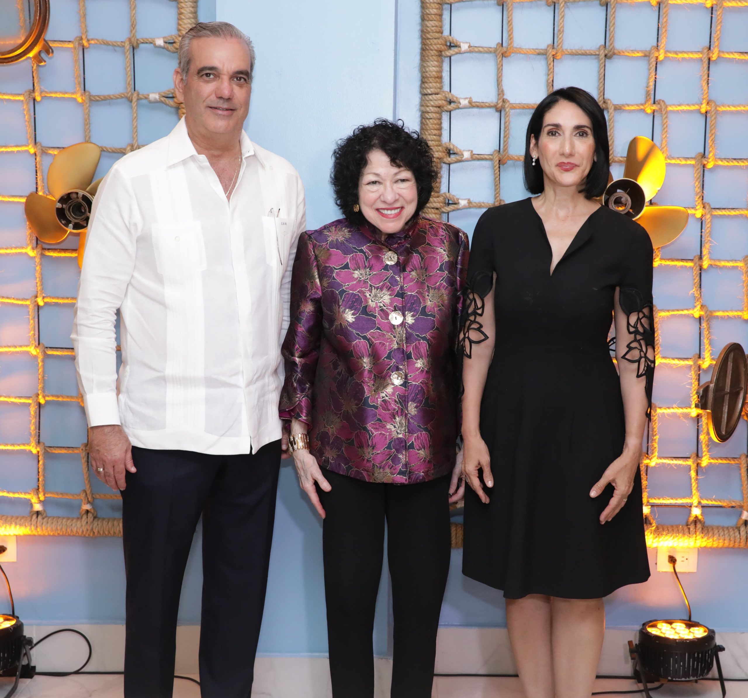 Abinader y Felipe VI estarán en clausura Congreso Mundial de Derecho en RD