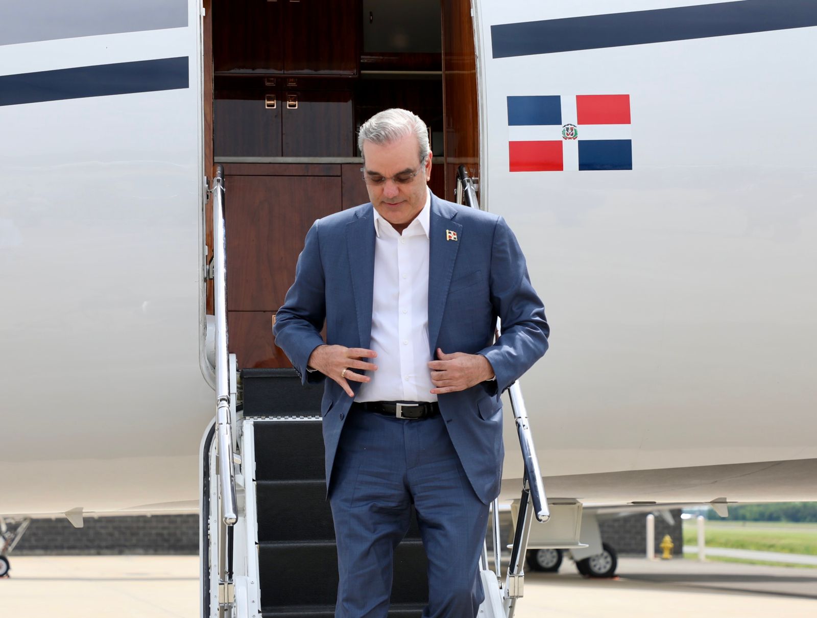 Abinader llega a Washington para reunión clave y será reconocido