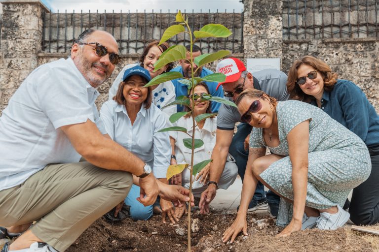 Renacimiento florece: Alcaldía planta 70 árboles y transforma sus aceras