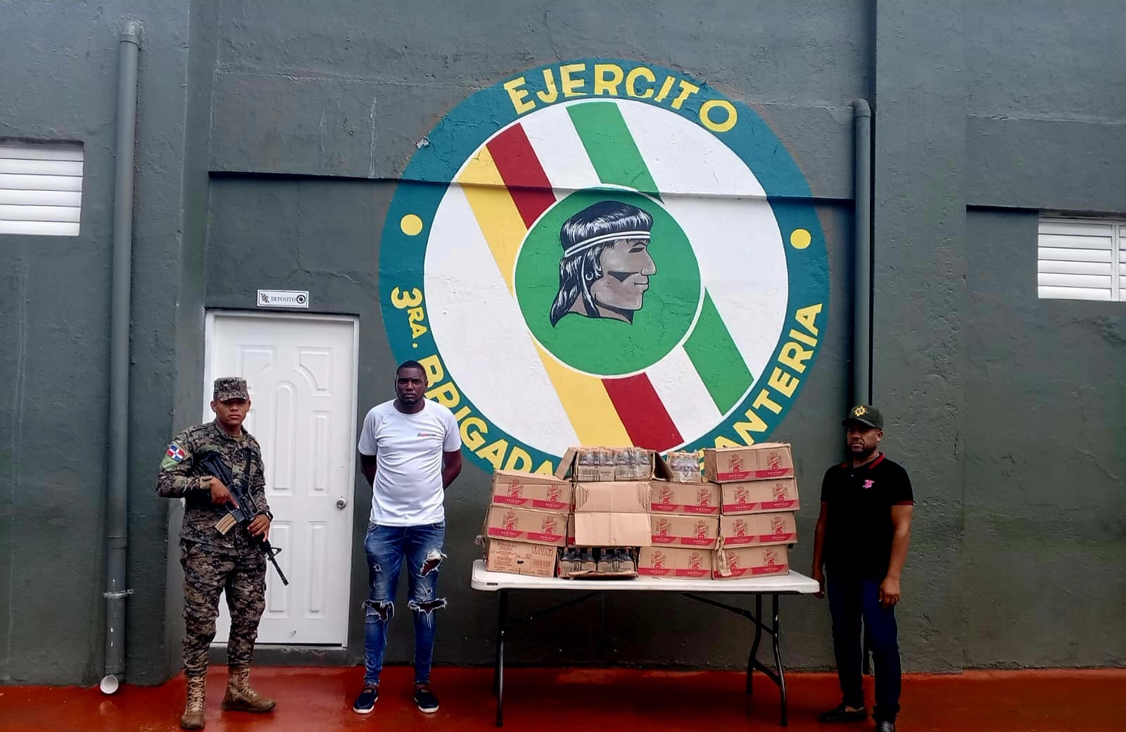 Incautan 672 botellas de ron de contrabando en San Juan