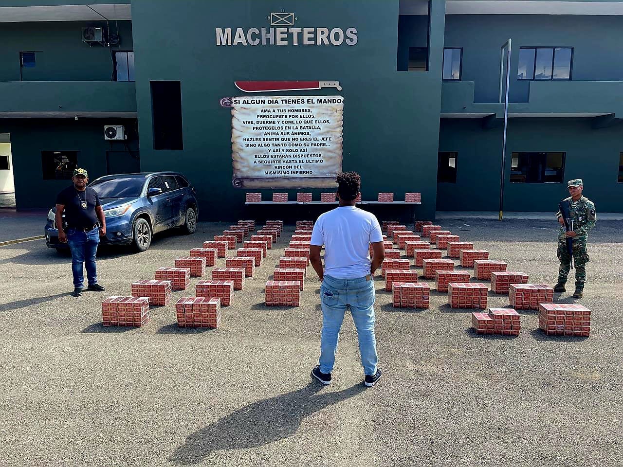 Ejército frustra millonario contrabando de cigarrillos en Valverde