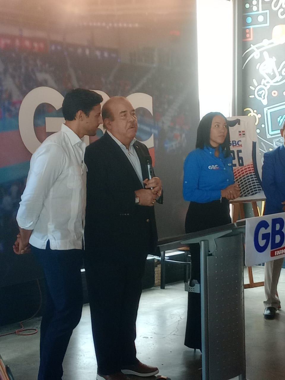 GBC entrega nuevos uniformes a Las Reinas del Caribe