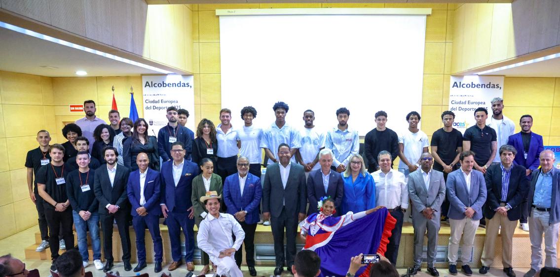 Dominicana presenta su fútbol desde España