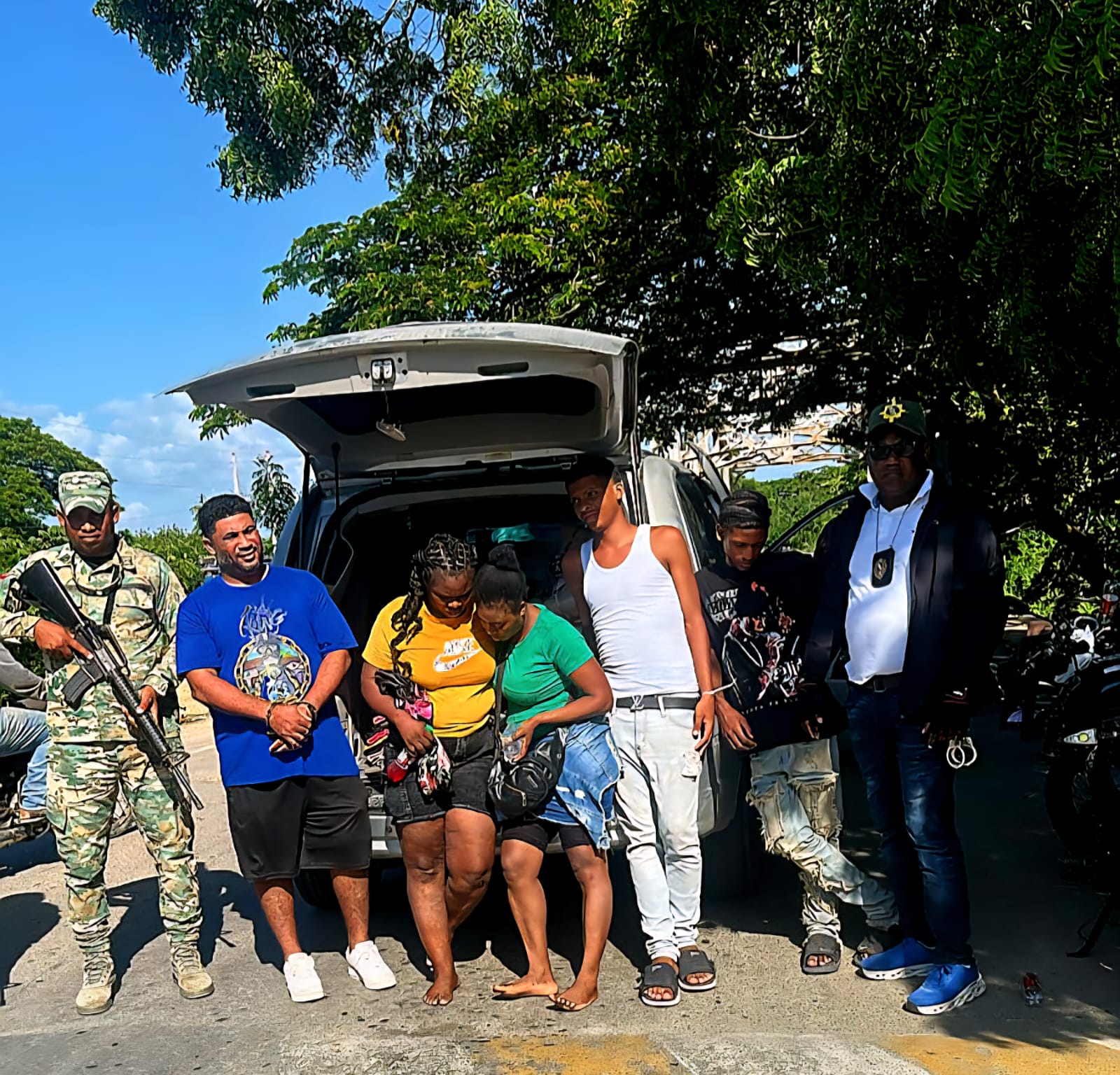 Descubren a haitianas ocultas entre maniquíes en Montecristi