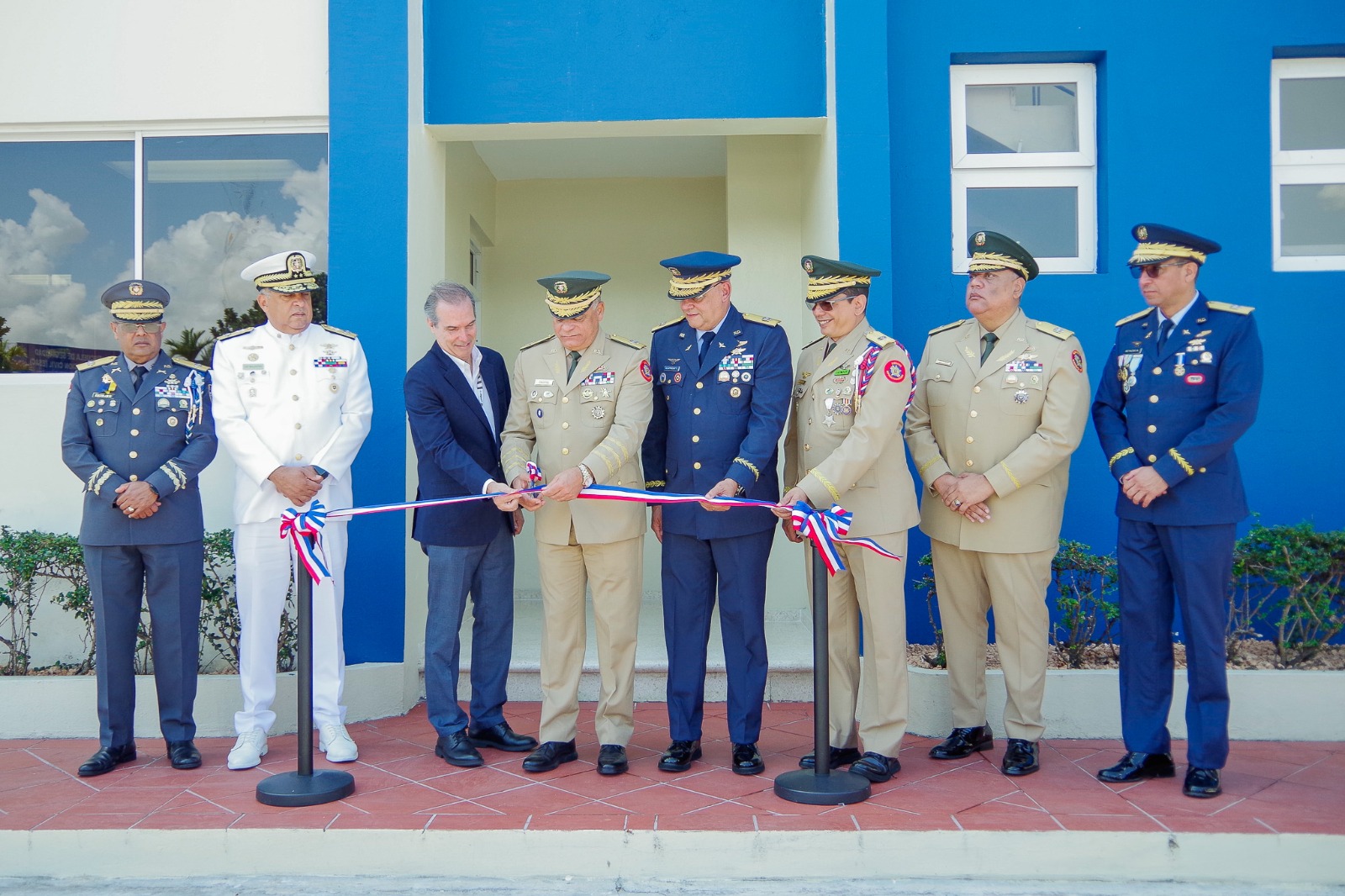 Defensa impulsa modernización en seguridad aeroportuaria