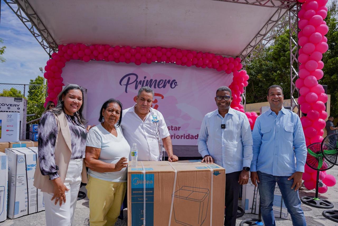 Más de mil personas reciben atención integral en jornada "Primero Tú" en Palmar de Ocoa