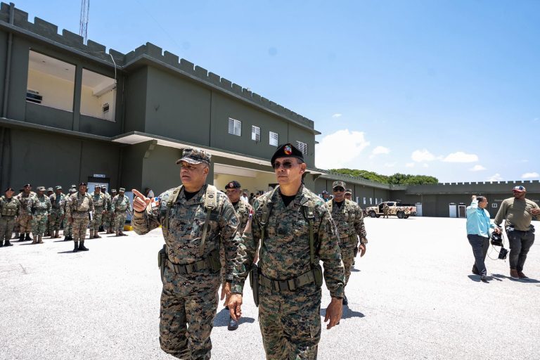 Ministro de Defensa refuerza vigilancia en frontera con supervisión estratégica