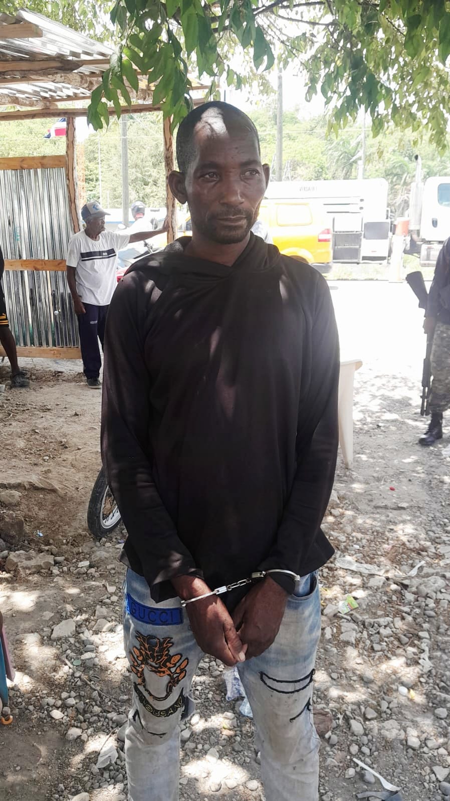 Detienen en Azua a guía haitiano con 16 inmigrantes ilegales