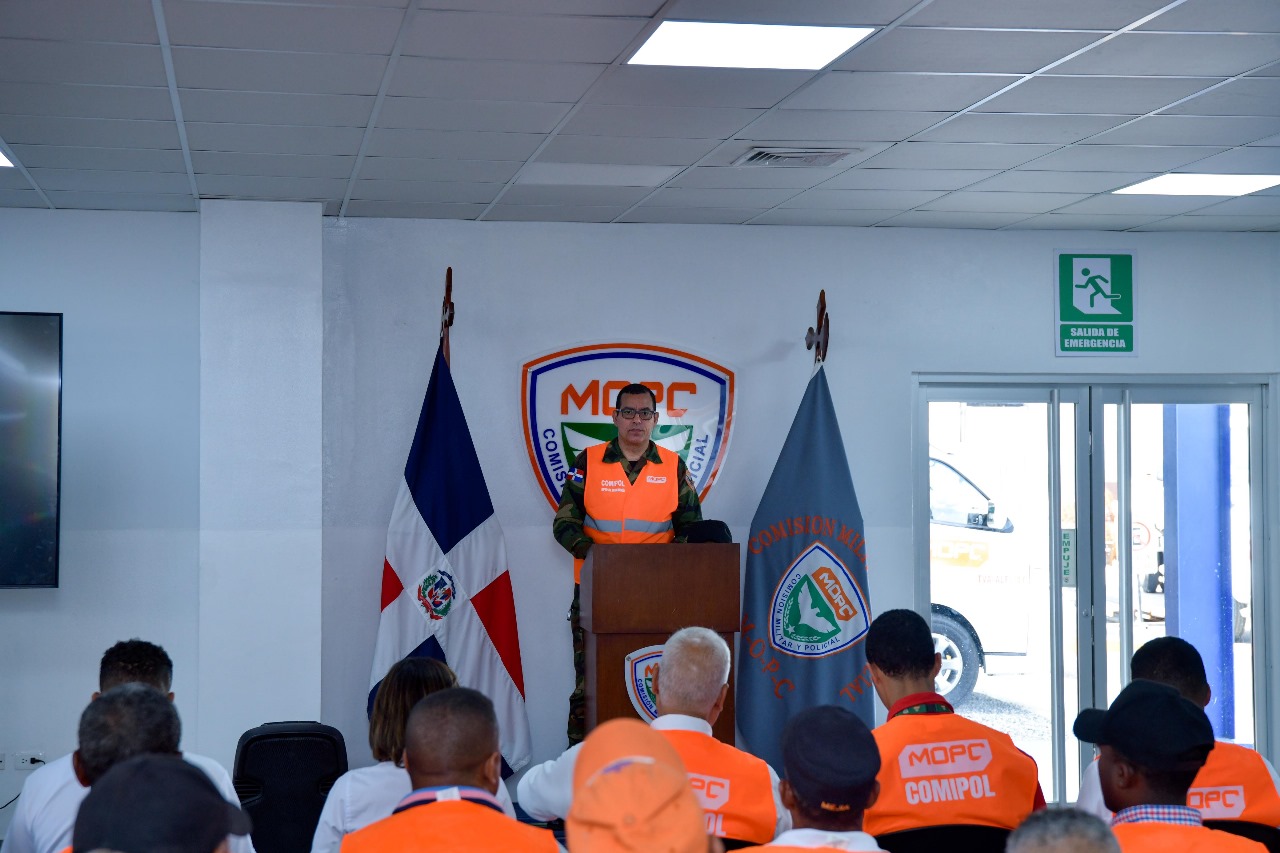 COMIPOL presenta plan para dignificar cuarteles y furgones en todo el país