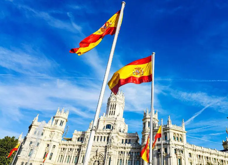 España agiliza regularización de migrantes con nuevo reglamento