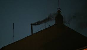 Humo negro en el Vaticano: aún sin nuevo papa