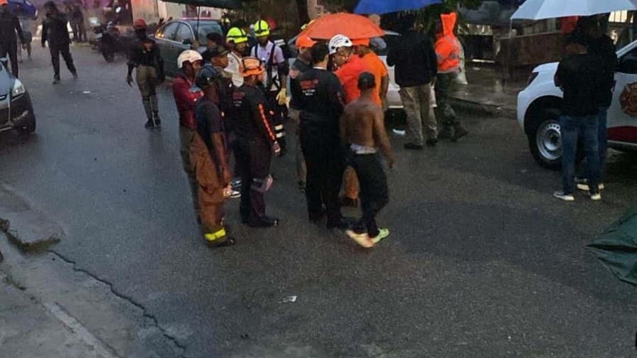 Rescatan con vida a niña en San Cristóbal