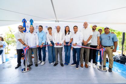 Banreservas entrega remozada cancha en La Paz bajo su programa "Juega RD"