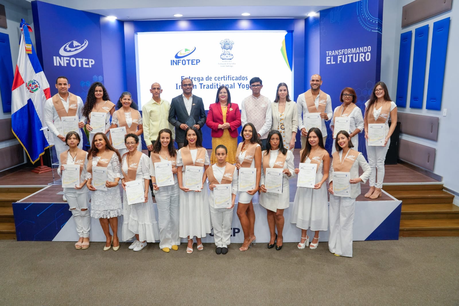 INFOTEP certifica a 32 participantes en Yoga tradicional con respaldo de la India