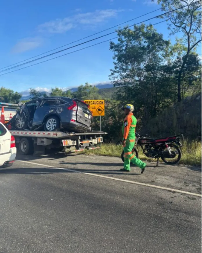Accidente Fatal en Baní-Azua: Dos Muertos, Ocho Heridos