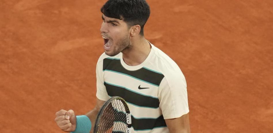 Alcaraz hace historia en Roland Garros tras épica final