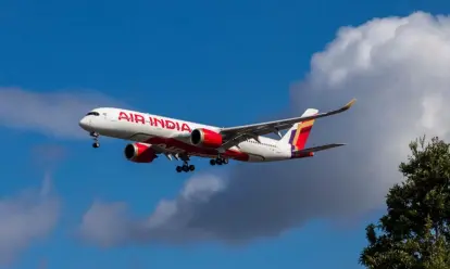 Avión de Air India se estrella tras despegar rumbo a Londres