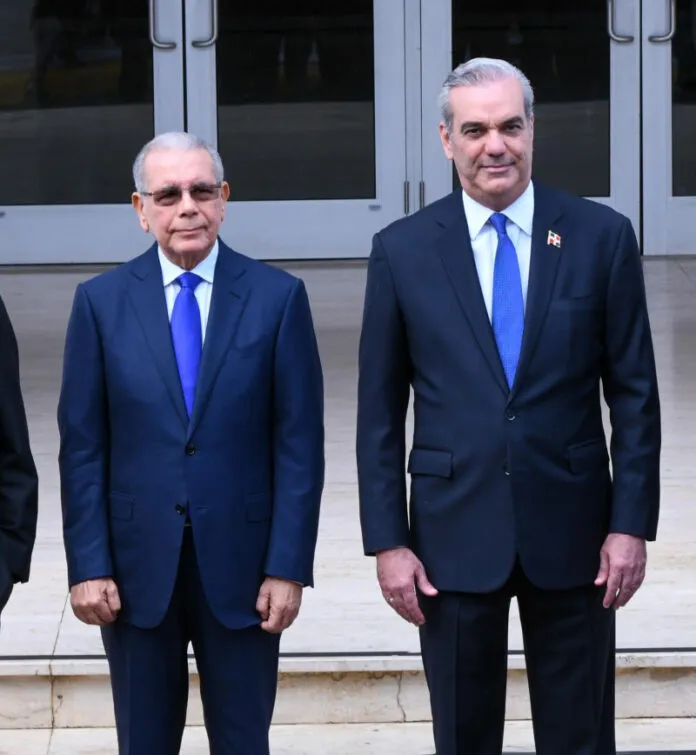 Abinader inicia diálogo individual con expresidentes sobre crisis haitiana