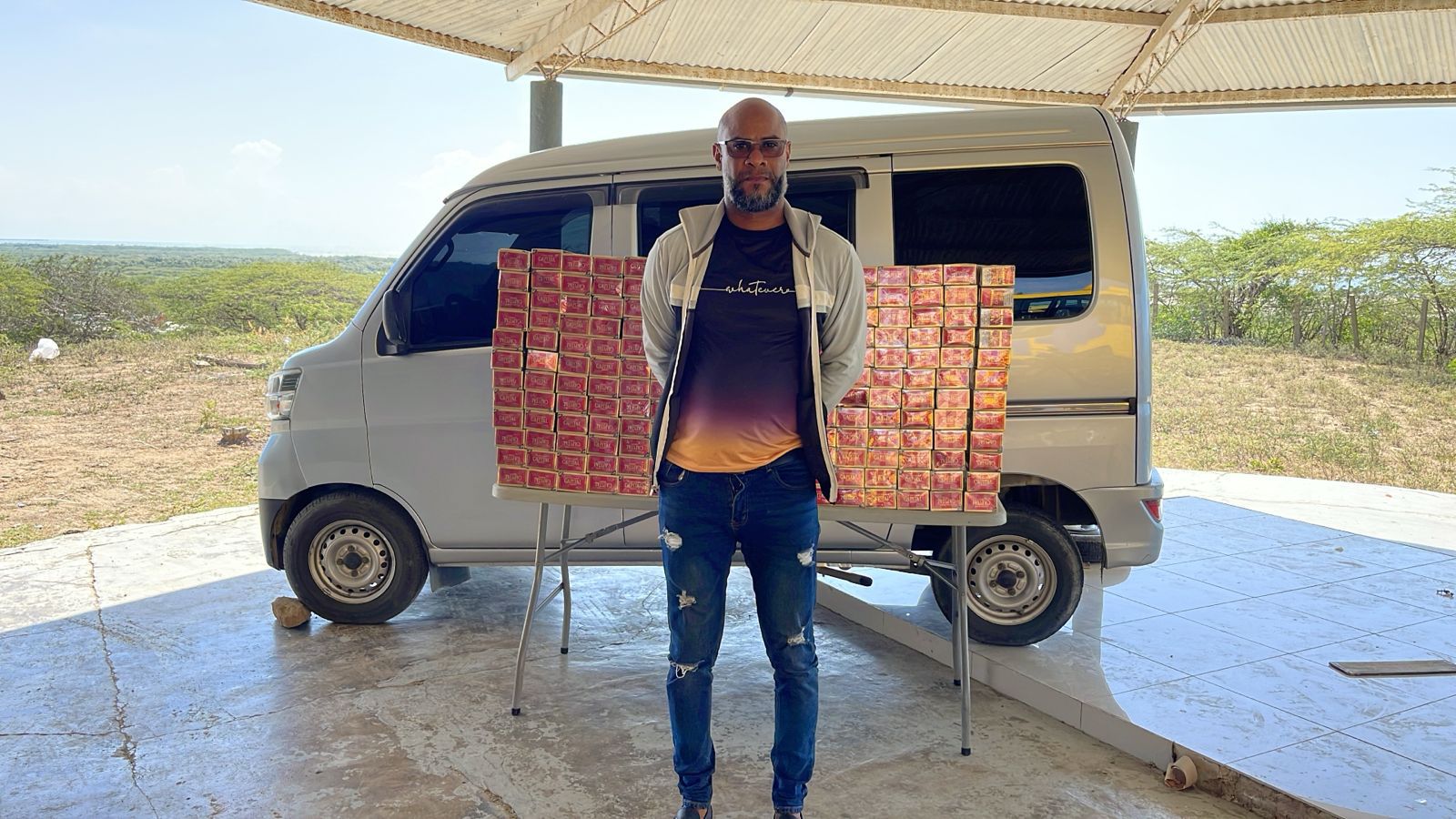 Detienen microbús con casi 50 mil cigarrillos de contrabando en Montecristi