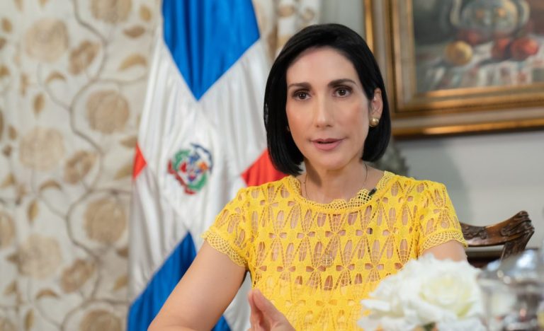 Raquel Arbaje asegura respaldo del Gobierno a niños huérfanos por tragedia del Jet Set