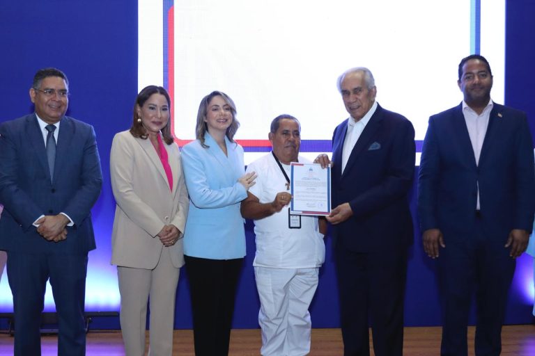 Graduación de 94 nuevos cuidadores fortalece Sistema Nacional de Cuidados