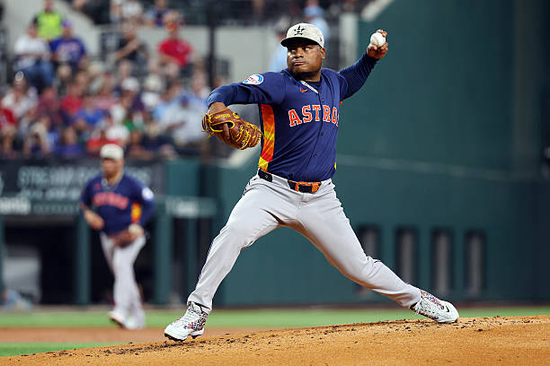 Framber Valdez impone marca de ponches pese a salida corta