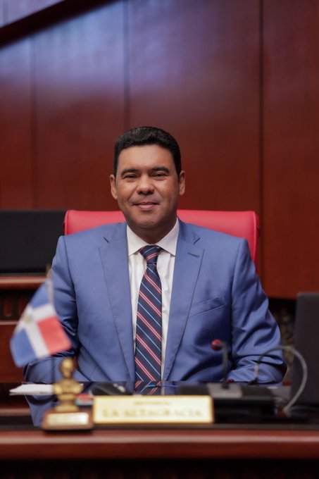 Senador Duluc propone revisión equitativa del presupuesto para alcaldías