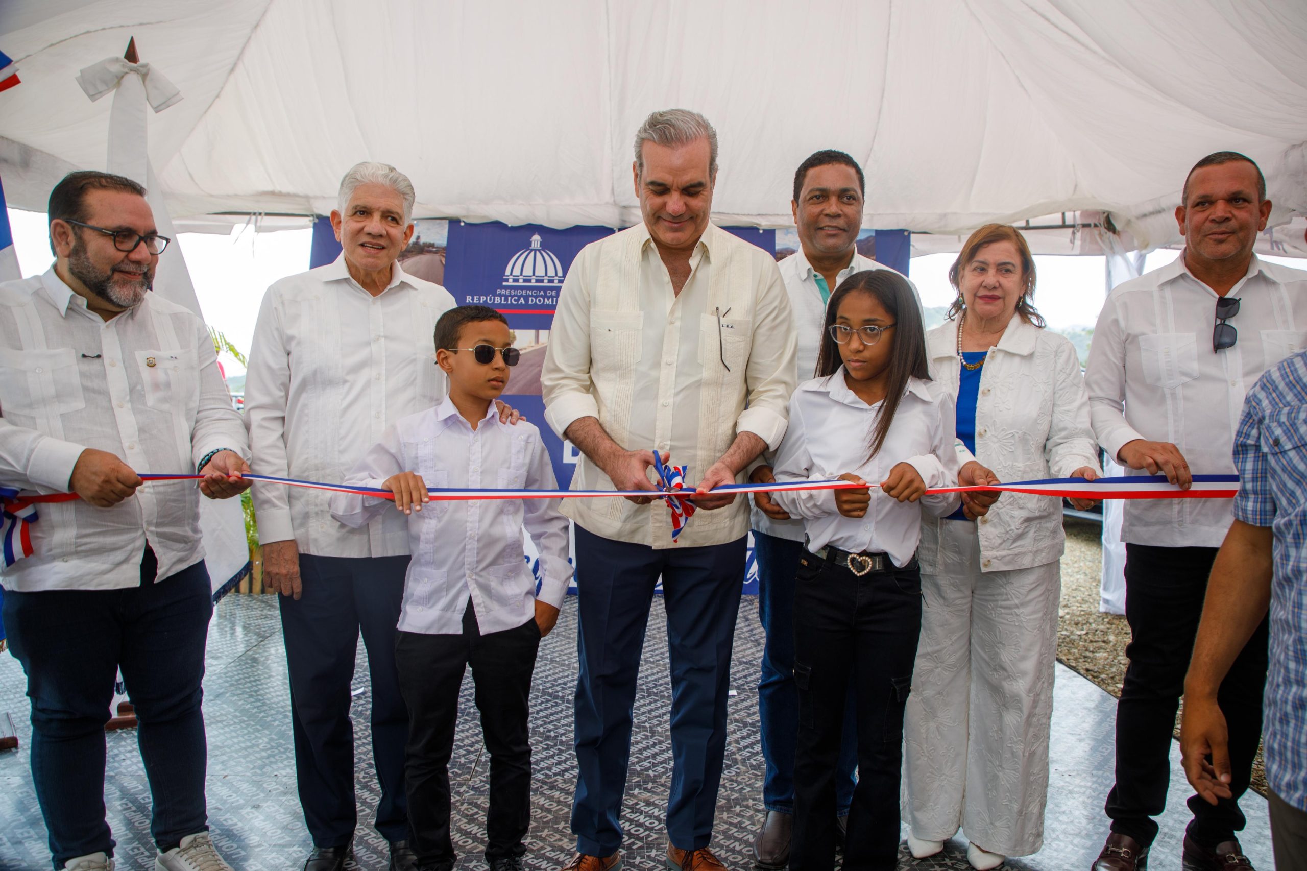 Abinader Inaugura Liceo y Subcentro de la UASD en Constanza