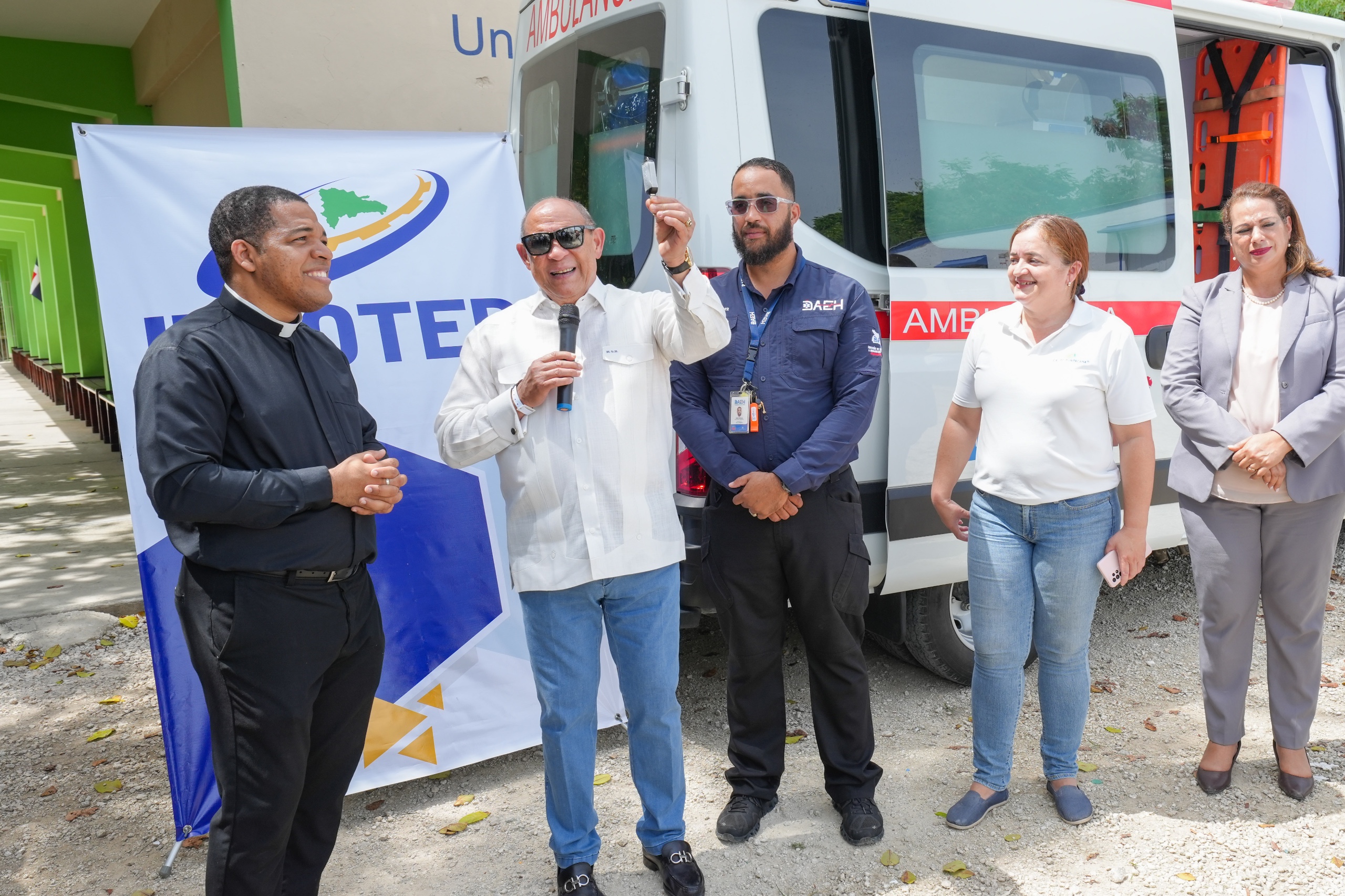 INFOTEP y DAEH entregan ambulancia-aula móvil para formación técnica en salud en Bávaro