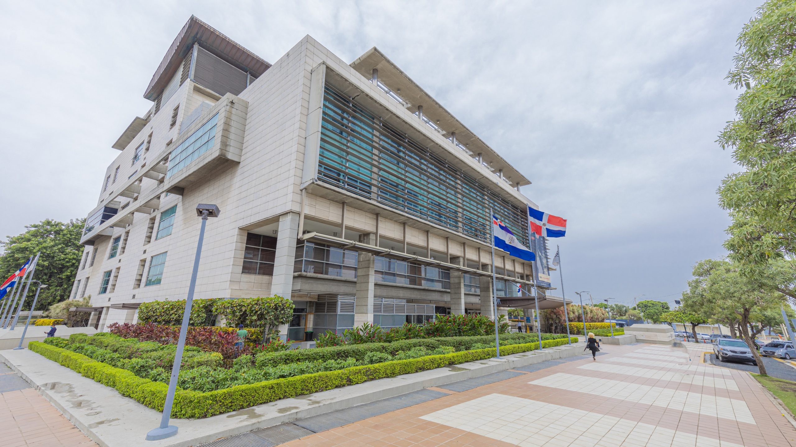 Desmantelan red de trata y rescatan a más de 40 mujeres en Operación Begonias