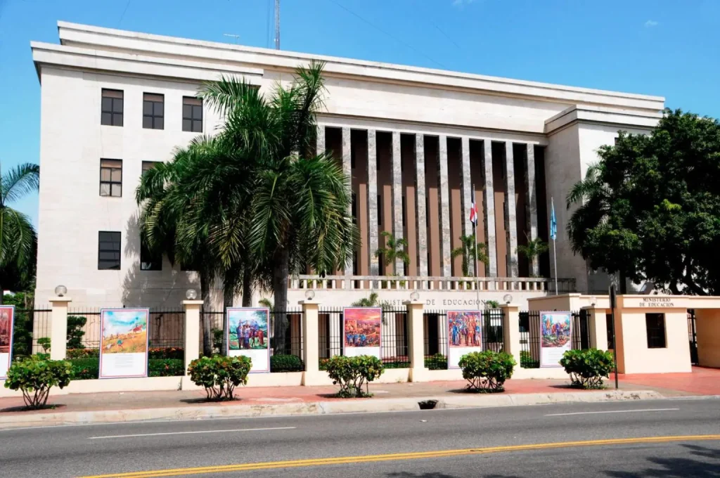 Educación aclara proceso voluntario para plazas docentes