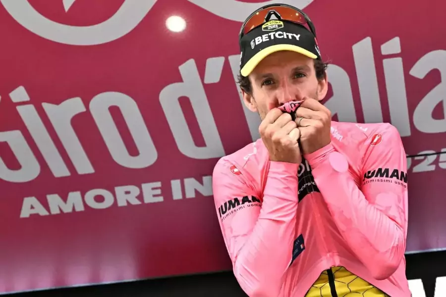 Simon Yates conquista el Giro con épica remontada en Finestre