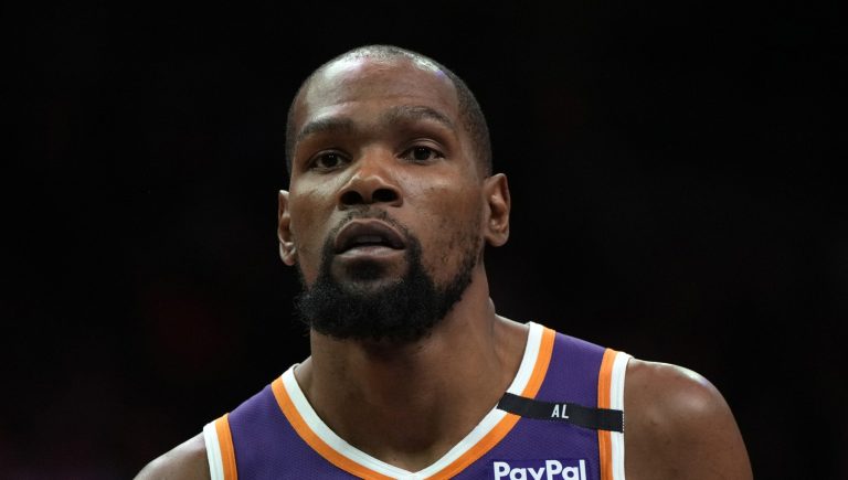 Kevin Durant llega a Houston en un traspaso histórico
