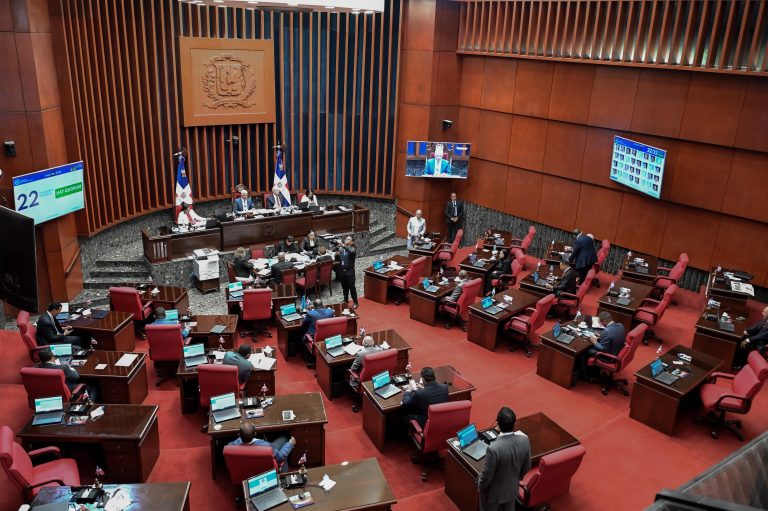 Senado aprueba creación del Ministerio de Justicia y reconoce figuras destacadas