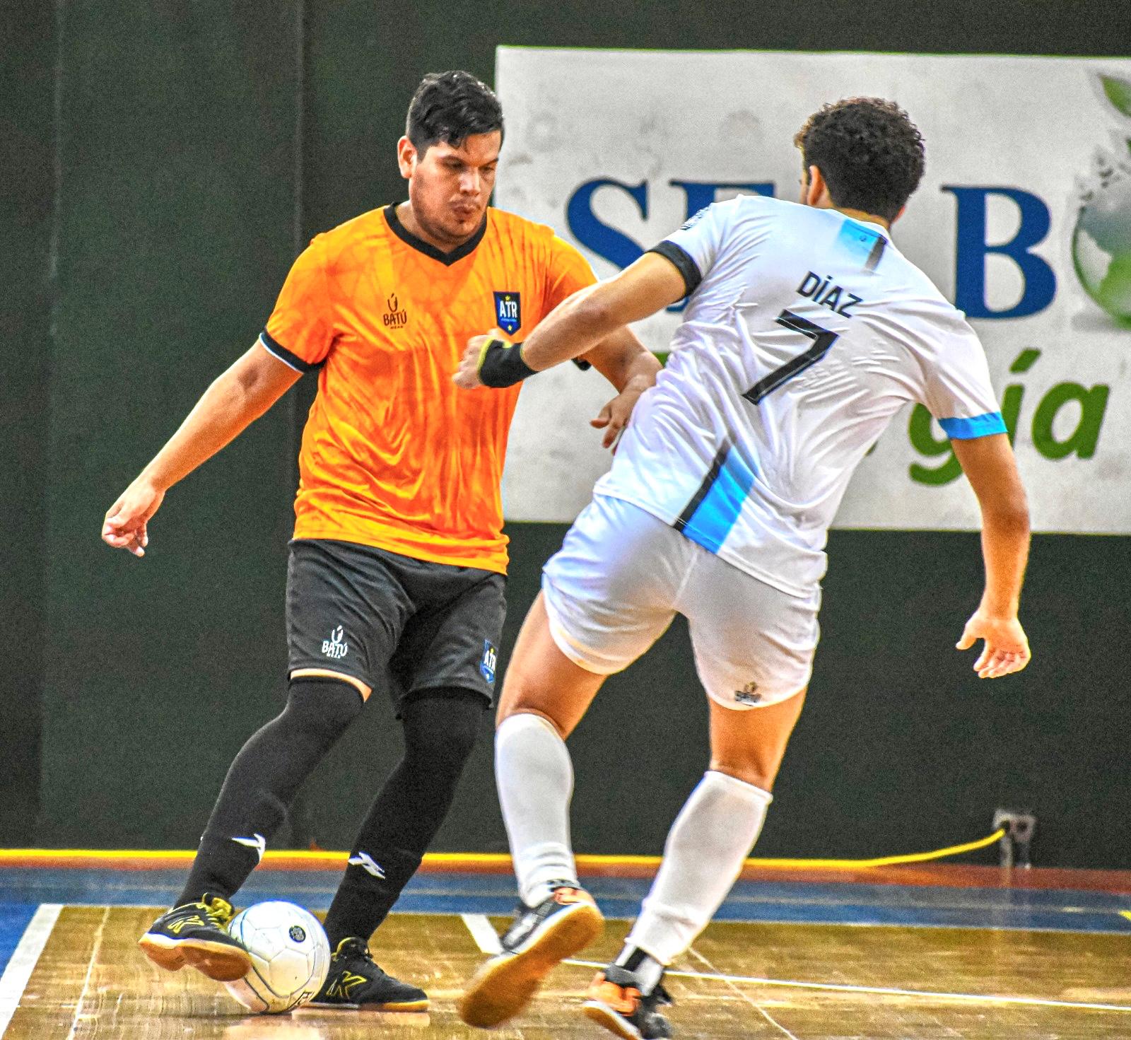 Tilín FC y SF Niupi dominan invictos en la LNFD