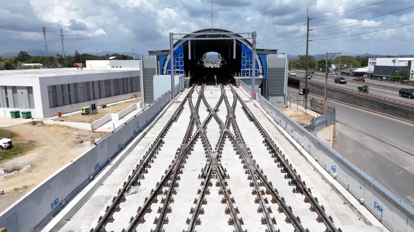 OPRET concluye colocación de rieles en Línea 2C del Metro de Santo Domingo