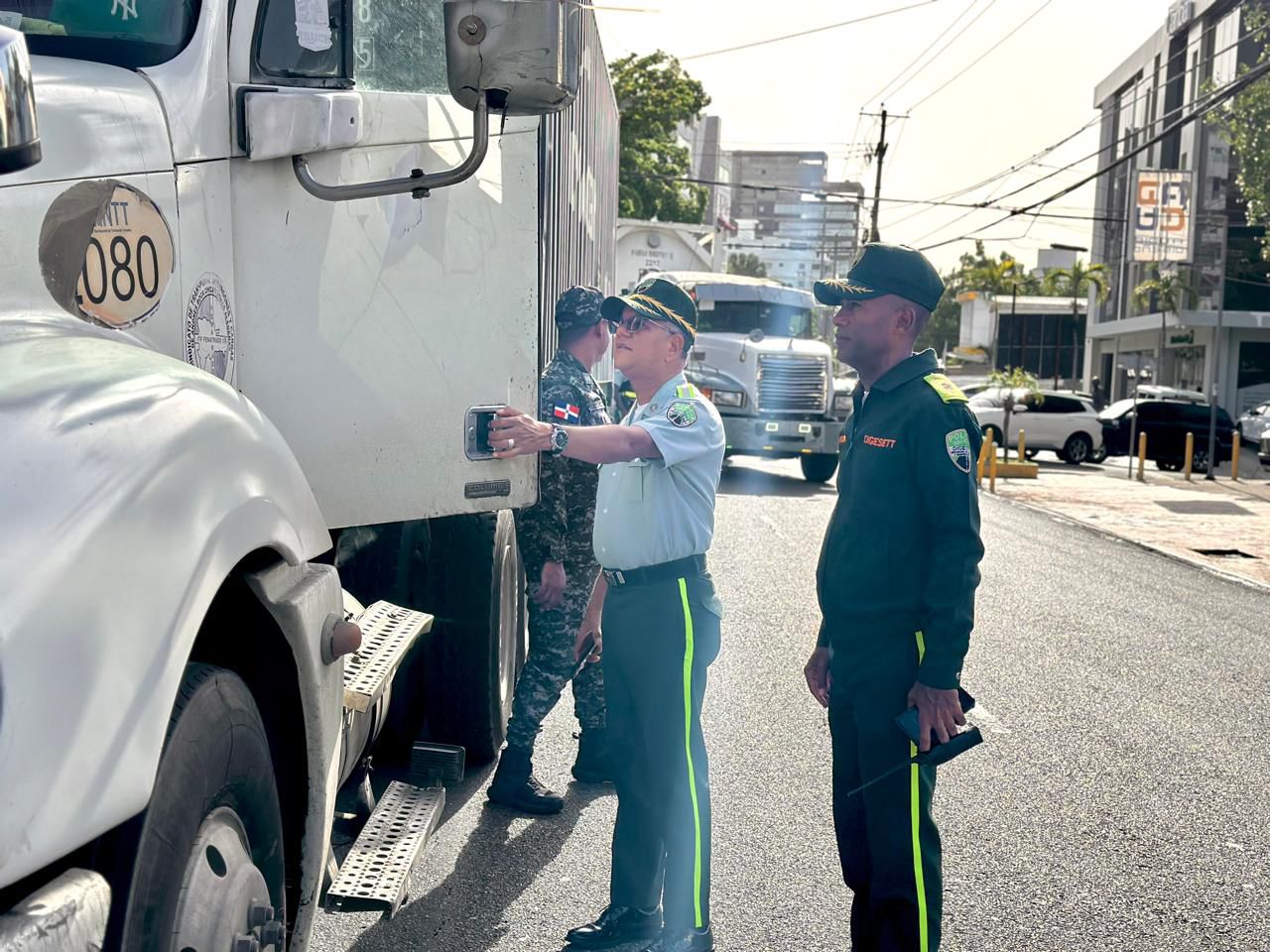 DIGESETT refuerza control a vehículos pesados en zonas restringidas del DN